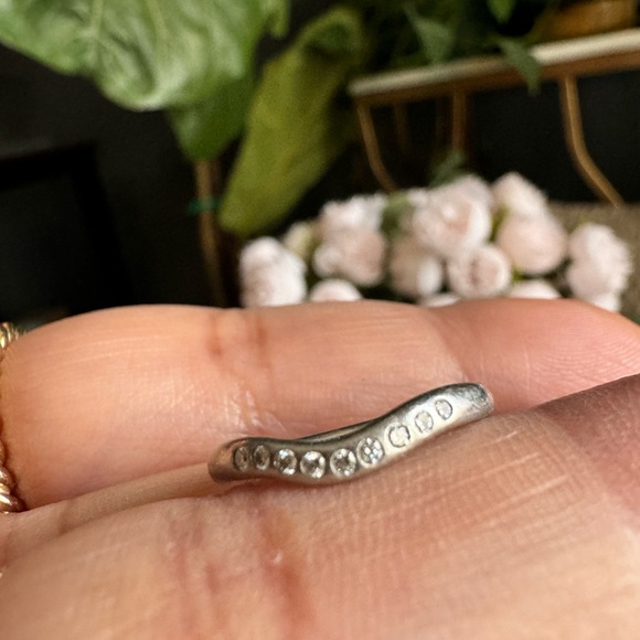 Tiffany&Co platinum curved wedding band *PRICE is FIRM* - Picture 16 of 16